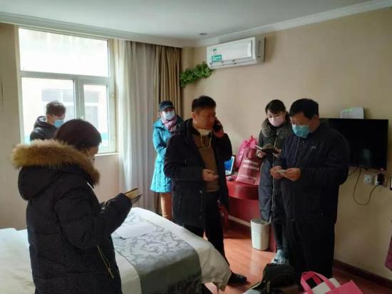 　（二七妇幼保健所所长边东亮正式进驻留置区）